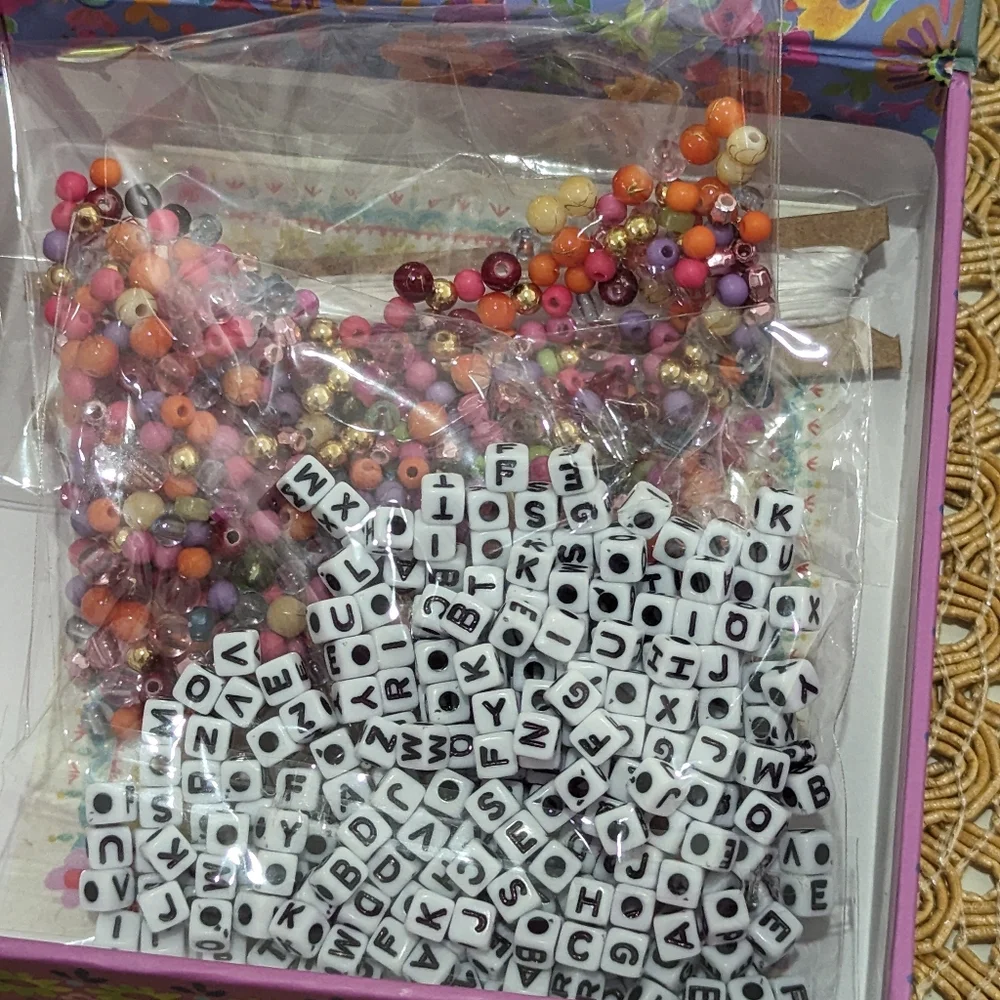 Spread Love Bracelet Making Kit - Picture 3 of 7